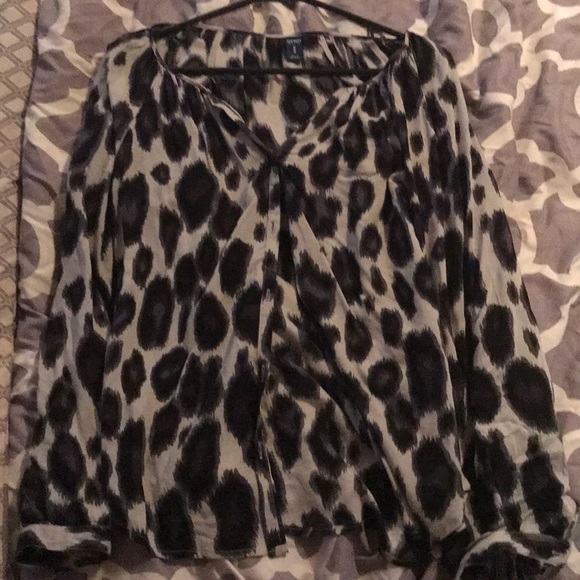 Old navy ocelot button blouse - Picture 1 of 2